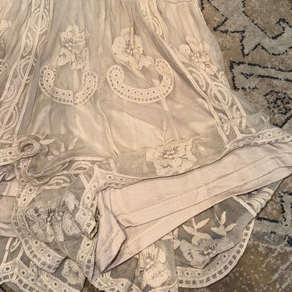 Wishlist Beige Lace Romper - Picture 2 of 4